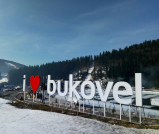 Шукаємо на роботу гарну дівчину адміністратора в Буковель - фото