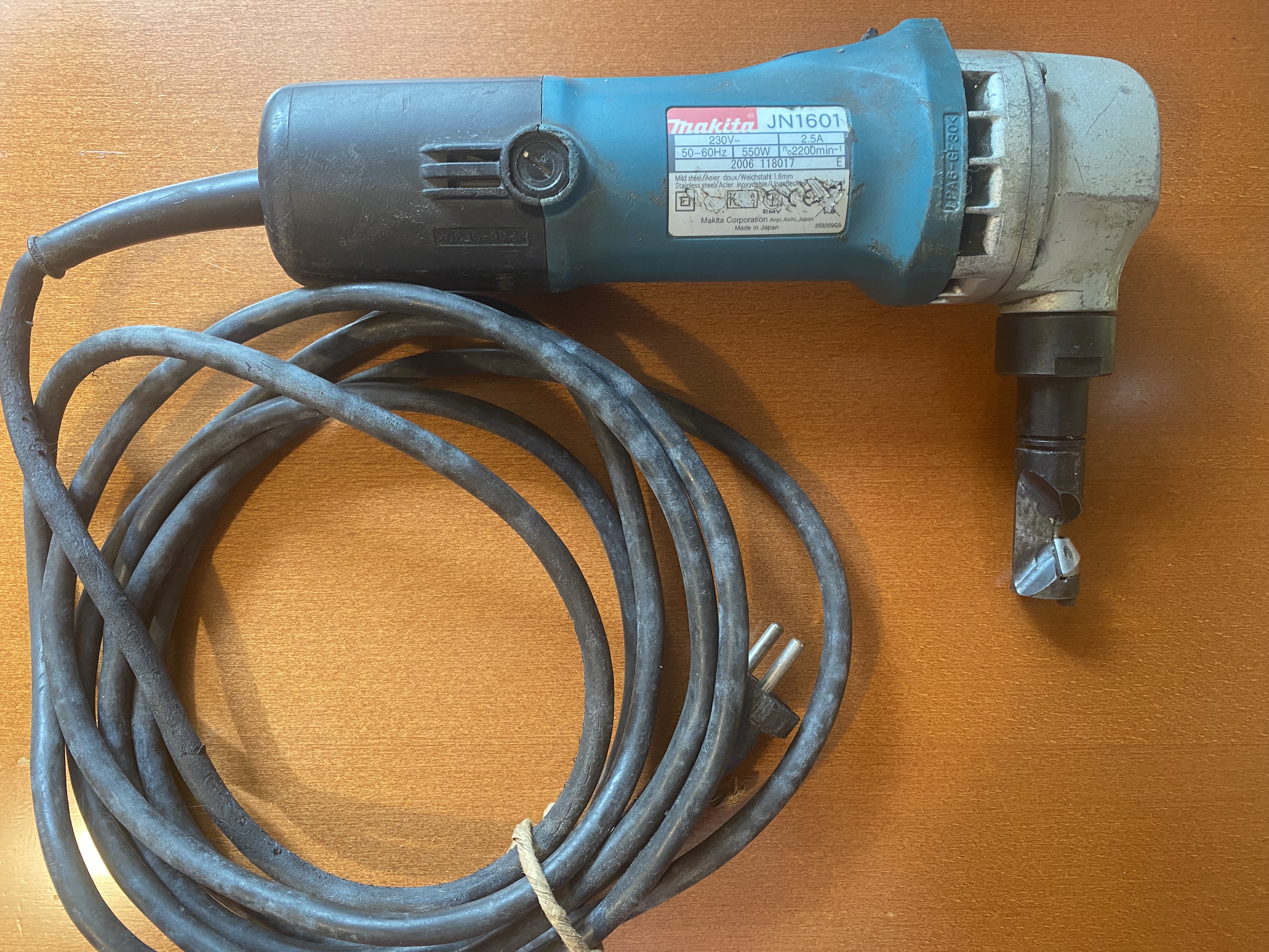 Продам бу электрические вырубные ножницы по металлу Makita Mod.JN1601, фото 1 Продам бу электрические вырубные ножницы по металлу Makita Mod.JN1601, фото 1