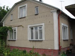 півтораповерховий будинок
