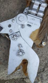 24-4105-200-1, замок прибраного положення - фото