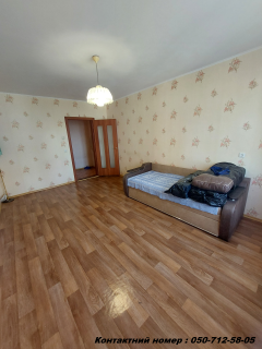 Продається простора 1-кімнатна квартира ст. м. Осокорки Срочно!!! - фото