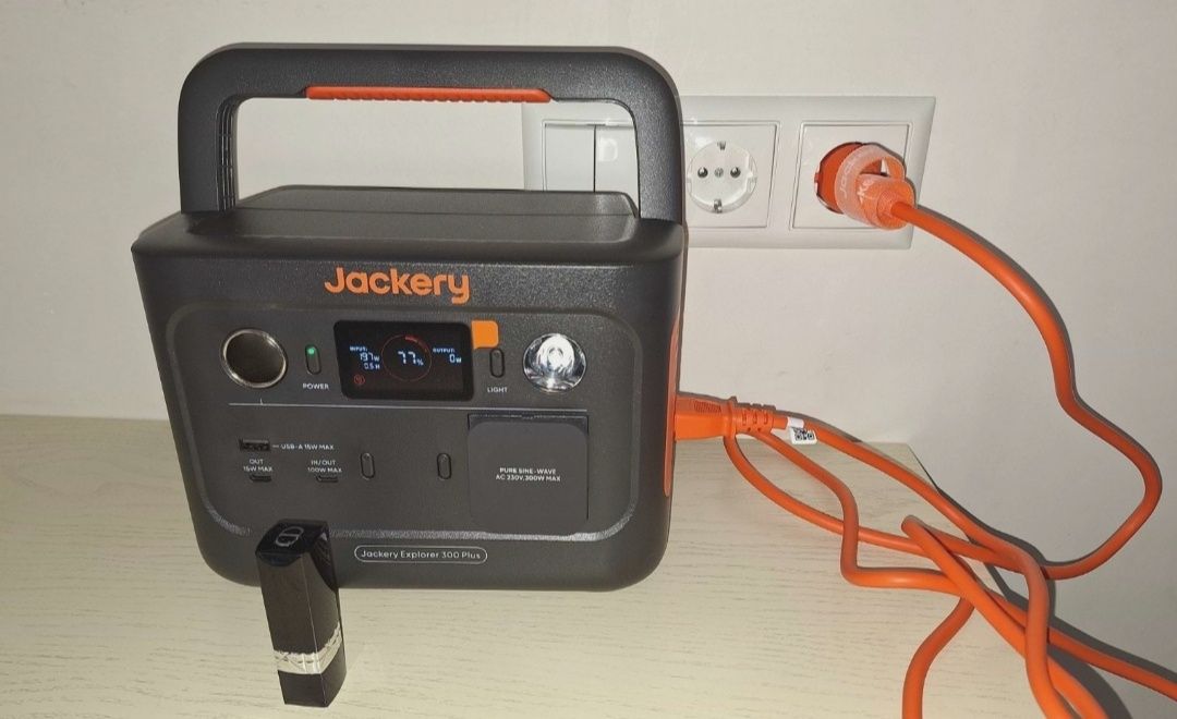 Зарядна станція універсальна Jackery Explorer 300PLS 288WH, фото 1 Зарядна станція універсальна Jackery Explorer 300PLS 288WH, фото 1