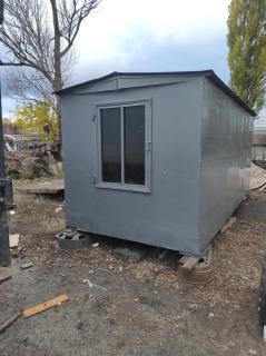 Вагончик кунг побутівка утеплений з вікнами, усередині стелажі та буржуйка - фото