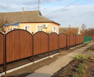 Создаем надежные ограждения и навесы для вашего дома и бизнеса - фото