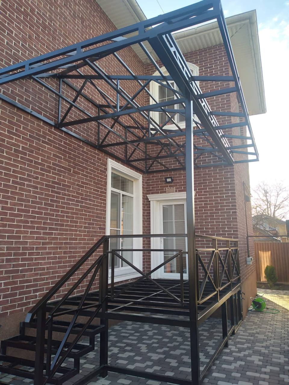 Виготовлення козирків над дверима, фото 1 Виготовлення козирків над дверима, фото 1