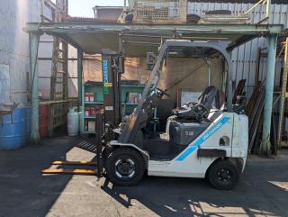 Газ-бензиновий навантажувач TCM (Nissan), напрацювання 5782 мотогодин. Модель: FGE15T5. Номiнальна вантажопідйомність 1,5 тонни - фото