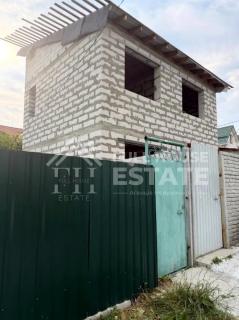 Продаж будинку в Подільському районі з частковим ремонтом - фото