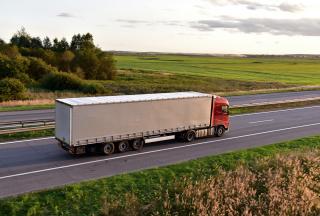Потрібен водій C+E | Тентований напівпричіп | Стабільна польська компанія - фото