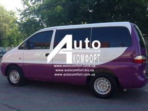 Передний салон, левое окно на Hyundai H-1 I (H-200) (97-07), фото 1 Передний салон, левое окно на Hyundai H-1 I (H-200) (97-07), фото 1
