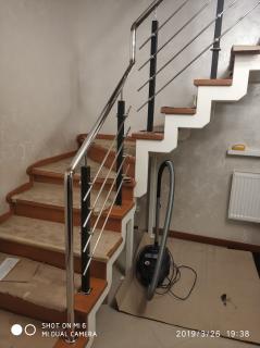 Лестницы из черного металла - фото