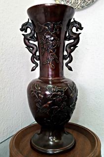 Продам бронзовую, антикварную, китайскую вазу. - фото