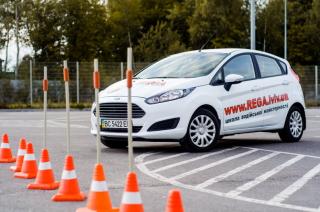 Практичні уроки водіння в автошколі Rega - фото