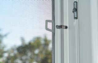Москітні сітки для вікон та дверей - фото