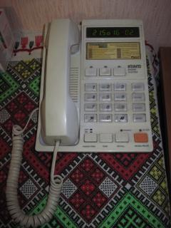 Телефон стаціонарний з АОН, б/в в робочому стані (може бути як будильник та голосовий годинник). Звичайний телефон 80 грн. - фото