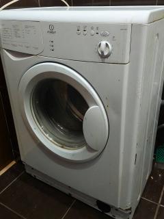 пральна машина Індезит - фото