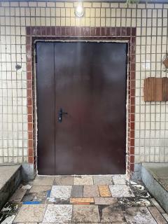 Двері металеві, вуличні, тамбурні, квартирні броньовані від виробника - фото