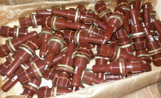 Куплю утримувач запобіжника ДПК1-1 - фото