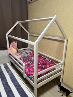 Дитяче ліжко-будиночок - фото